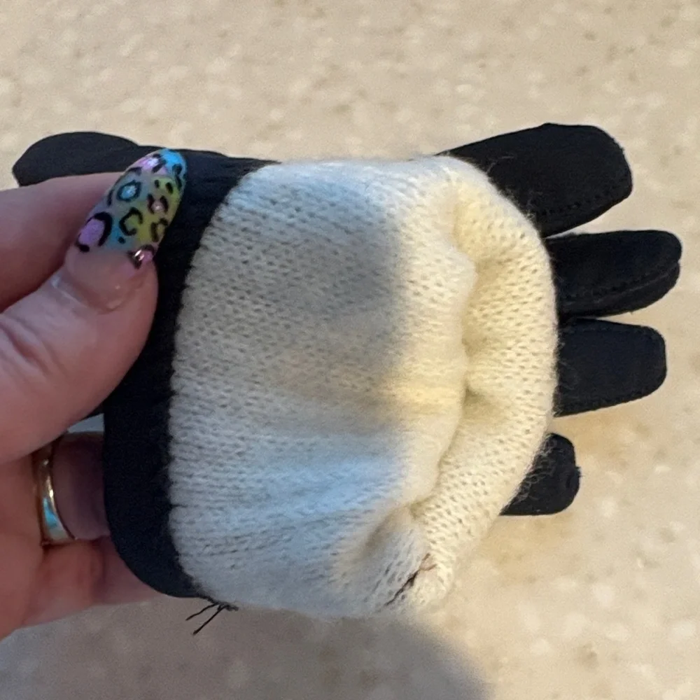 Hanes Dark Gloves with Navy Stripes do not purchase!